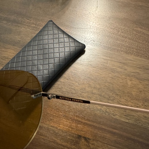 Bottega Veneta 63 mm Brown Aviator Sunglasses with Case - Picture 5 of 7